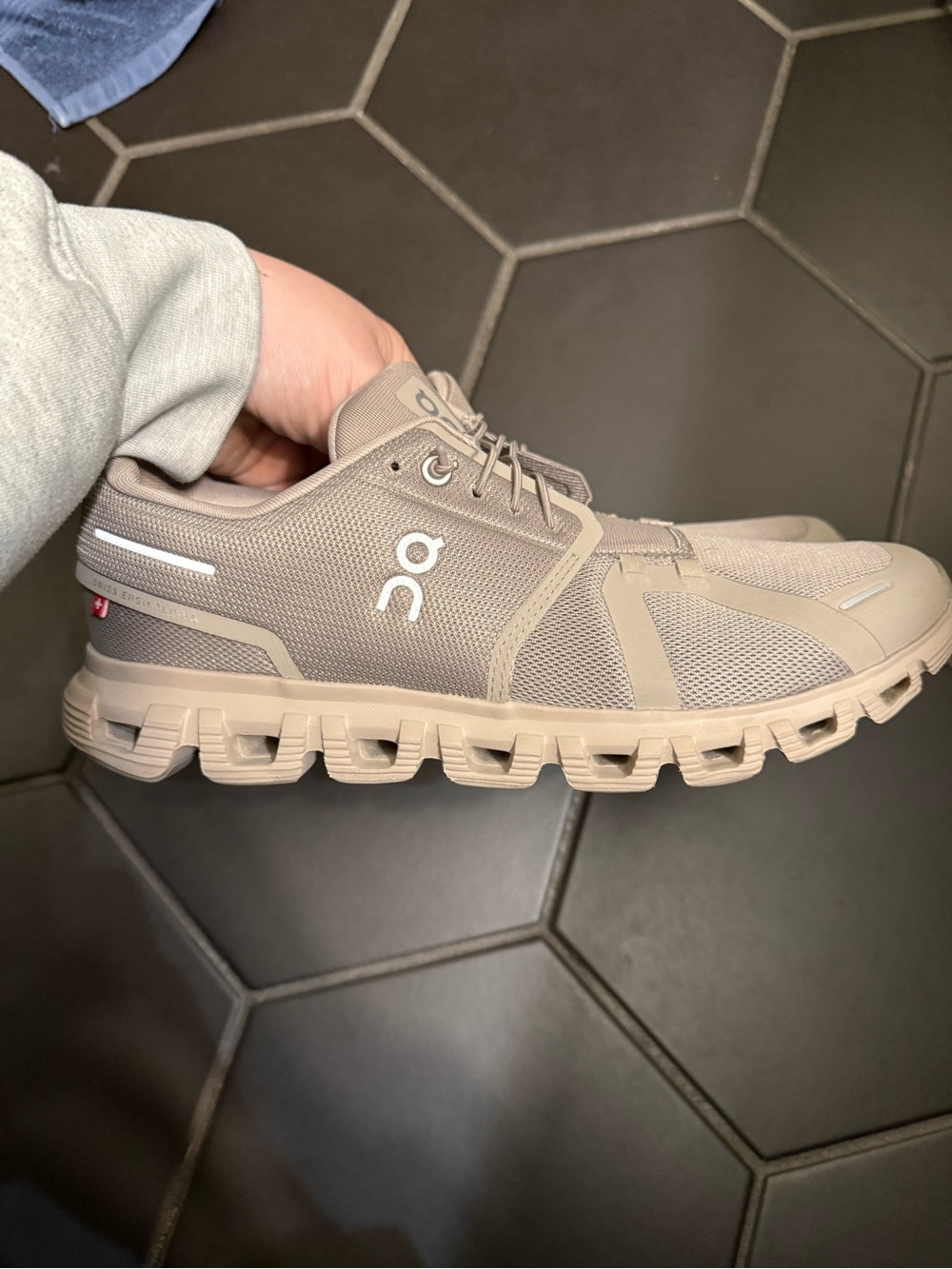 On Cloud 6 Womens Size 11 worn once